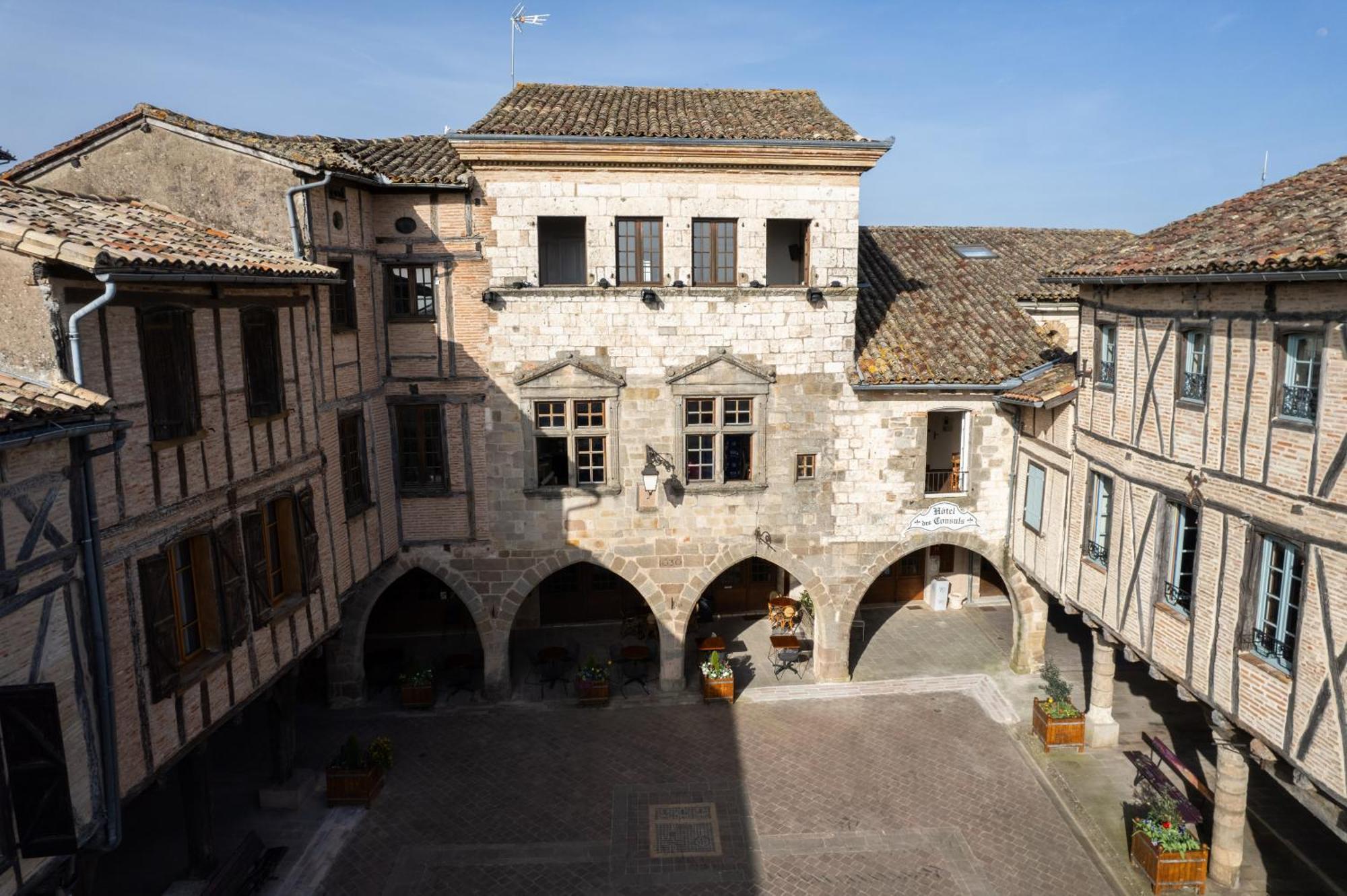Hotel Des Consuls Castelnau-de-Montmiral Exteriér fotografie